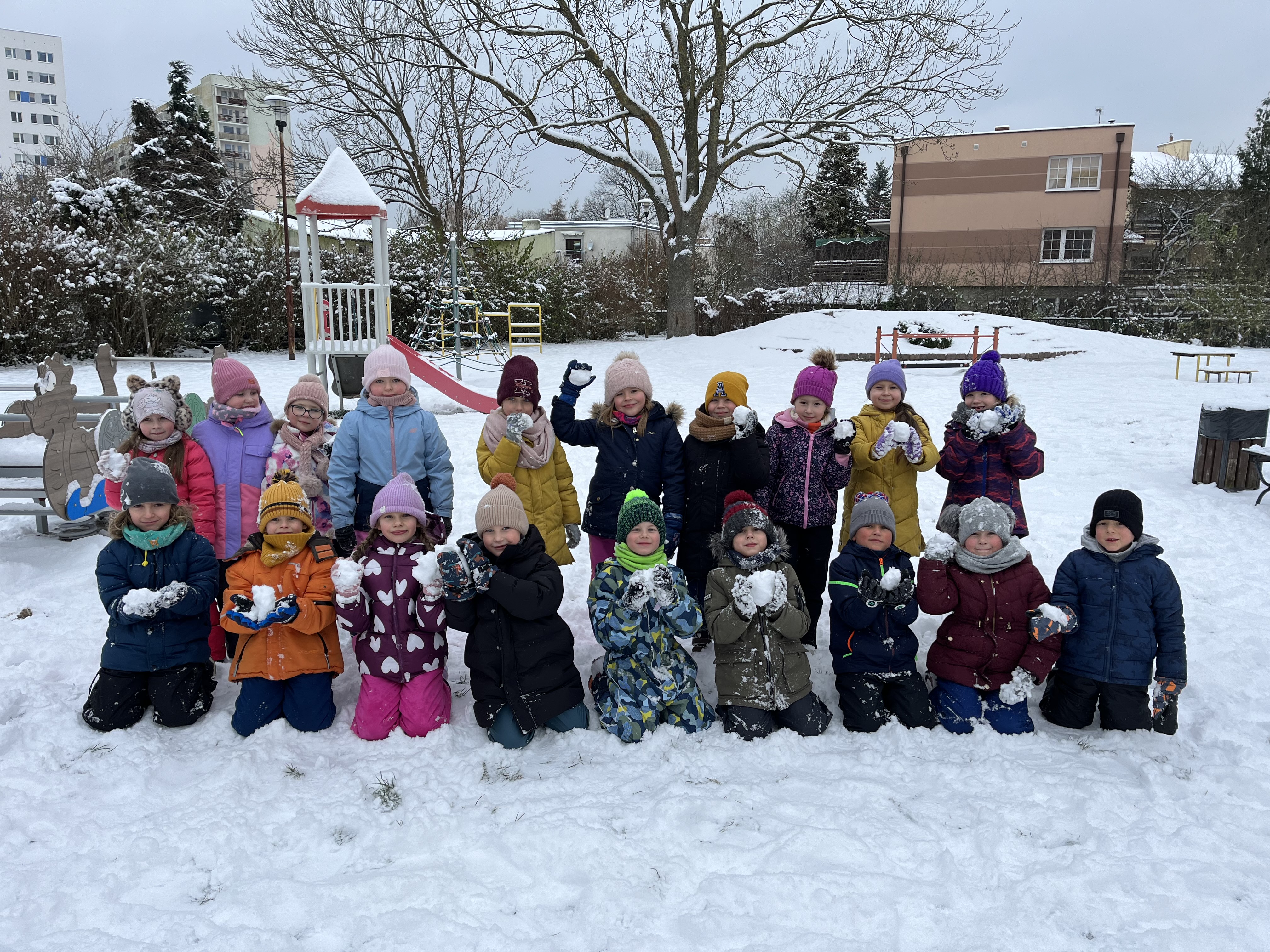 Grupa VI Zabawy Kangurków na śniegu